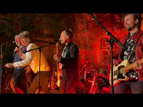 The Stonez - Start Me Up