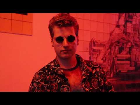 Agent ISSO - Hi (Official Music Video) #ISSOliert