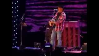 Neil Young covers Gordon Lightfoot&#39;s &quot;Early Morning Rain&quot; at Farm Aid 2013