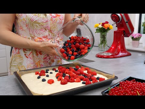 Schweizer Beerenkuchen vom Blech – Mit Hefeteig & Streuseln