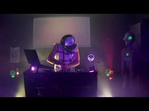 Live Tech House Mix 2022 - Continuous DJ - Burnin' Down Da' House - Trailer Park Aliens Live DJ set