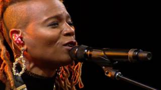 2017 She Rocks Awards: Divinity Roxx Performs "We Are"