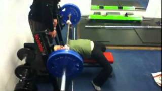 preview picture of video 'Mari Asp Benchpressing 100kg'
