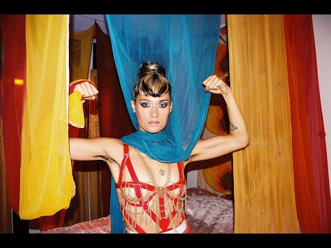 Lauren Ruth Ward - Sing In The Shower (Official Music Video)