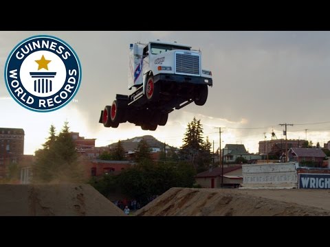 Récord Guinness del salto más largo en un camión