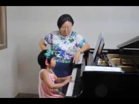 Variations on Russian Folk song by Lubarsky | Nguyễn Hoàng Phương Thy (5 yo)