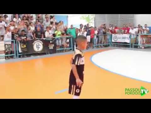 KAÍQUE. FAZENDO GOL