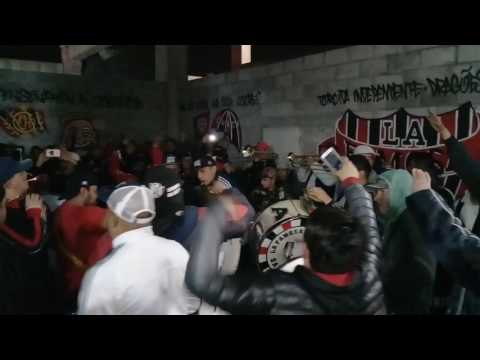 "PREVIA | Hinchada de Chacarita (2-1) Juventud Unida (G)" Barra: La Famosa Banda de San Martin • Club: Chacarita Juniors • País: Argentina