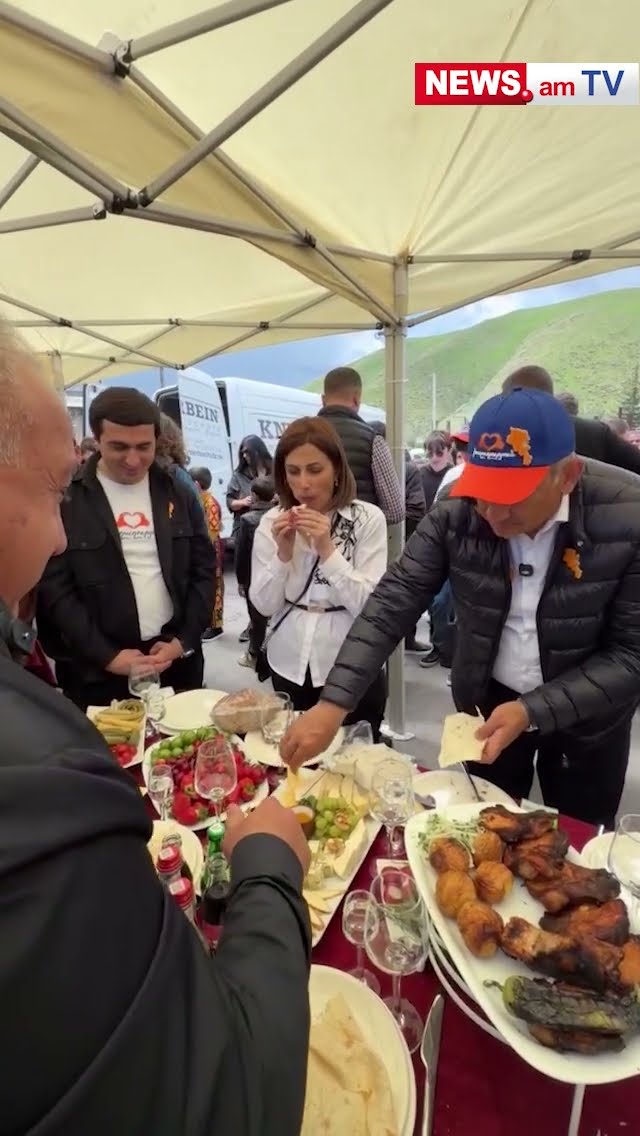 Փաշինյանը՝ ձեռքով, Ավանեսյանը՝ դանակ–պատառաքաղով. ինչպես են խորոված ու խաշլամա ուտում