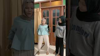 Download lagu Mana Ada Bunyi Sms Macam Tuh 😂 tot tot tot tot #shortvideo #funny #upinipin mp3
