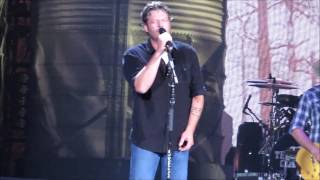 &quot;Over&quot; - Blake Shelton Live