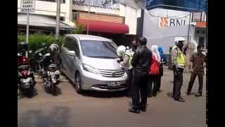 preview picture of video 'Operasi Penertiban parkir Liar di Jl  Melawai Raya, Kebayoran Baru, bersama Dishub & Kepolisian'