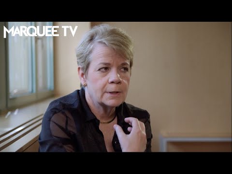 Η αρχιμουσικός [[#Marin Alsop# [Μαρίν Άλσοπ]#]] σε απόσπασμα σεμιναρίου της, εξηγεί τη σημασία των χειρονομιών στην τέχνη της μουσικής διεύθυνσης.