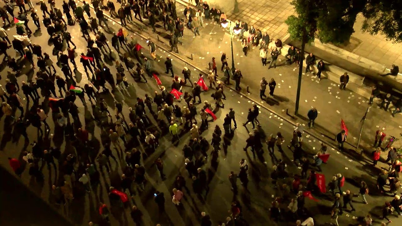 Το iefimerida μεταδίδει LIVE εικόνα από την πορεία για την επέτειο του Πολυτεχνείου -Κατευθύνεται προς την πρεσβεία των ΗΠΑ