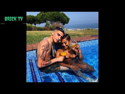 Paigey Cakey Goes Barcelona With Geko
