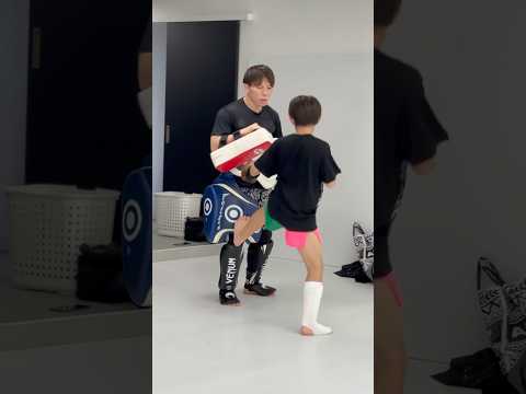 前足に前蹴りを使ったコンビネーション！ #キックボクシング #ミット打ち #mma