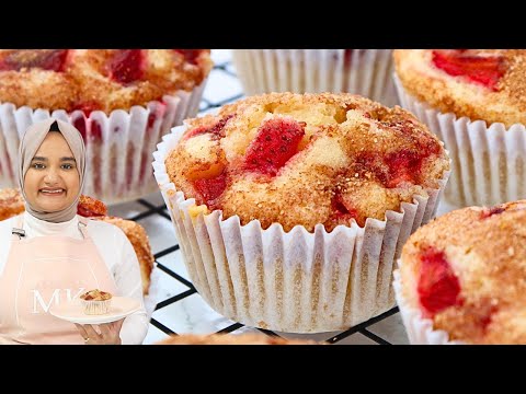 Easy, no-fuss fresh STRAWBERRY MUFFINS (so moist!)