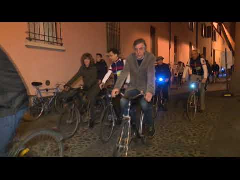 BOLOGNA: Incidente tra auto e bici, grave un 37enne | VIDEO