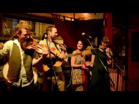 Harry Bird and the Rubber Wellies :: Fire in the Hold :: Live in Melbourne
