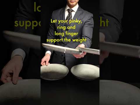 How to carry four plates like a pro!