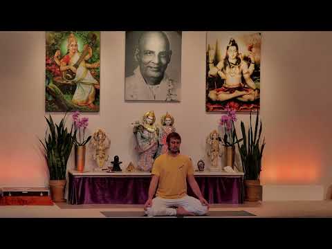 Ankommens-Yogastunde "Mittelstufe" mit Adrian  - Yoga Vidya Live, 05.03.2023, 16:30 Uhr