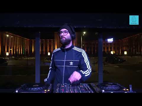 The Blue Oyster: Mike Smile / 21.02 / 20 - 21