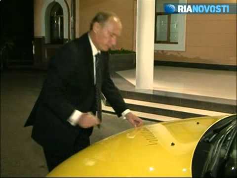 2010 09 02.Putin autographs Lada Kalina.