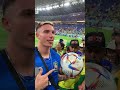 A BOLA DA COPA CAIU NA MINHA MÃO!! (THEY KICK THE WORLD CUPS BALL IN MY HANDS)