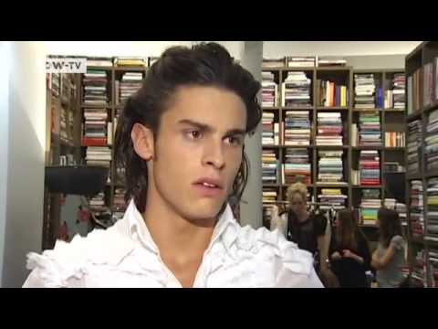 Karl Lagerfeld und seine Muse Baptiste Giabiconi | euromaxx