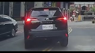 我開頭又大馬路是我家（檢舉三張，兩張成功）