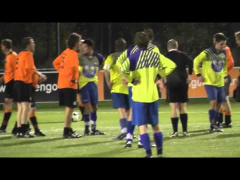 Opjestropdas 17 okt 2013 OSM '75 6 - VV De Meern 9 com 1-3 geel voor Manni