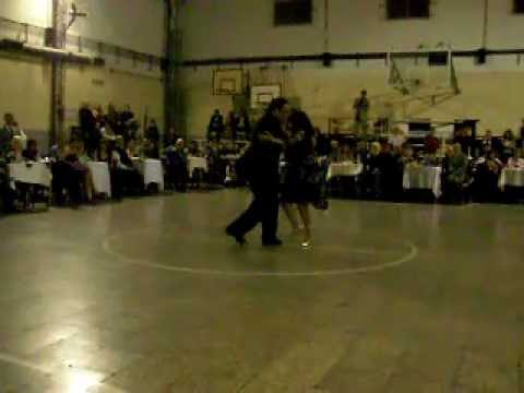  José Luis Ferraro  and  Ofelia Rosito  are  dancing  to  the  tango  "  Cachirulo  "