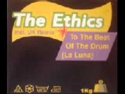 La Luna Bang to the beat of the drum.flv