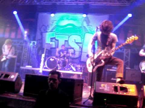 2 - Whoa Oh - FTSK em Curitiba 08/05