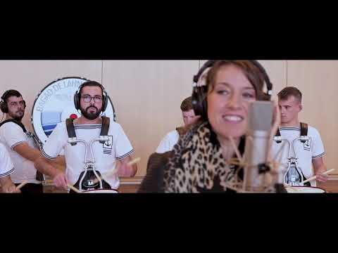 War an hent - Gwennyn avec le Bagad de Lann Bihoué