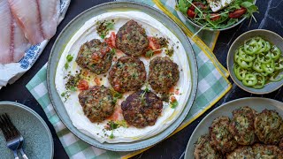 לביבות אמנון וזוקיני על לאבנה שמן זית וסחיטת עגבניה