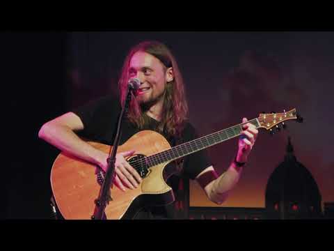 Somebody That I Used To Know - Mike Dawes (Shows and Distancing: Live in the USA)