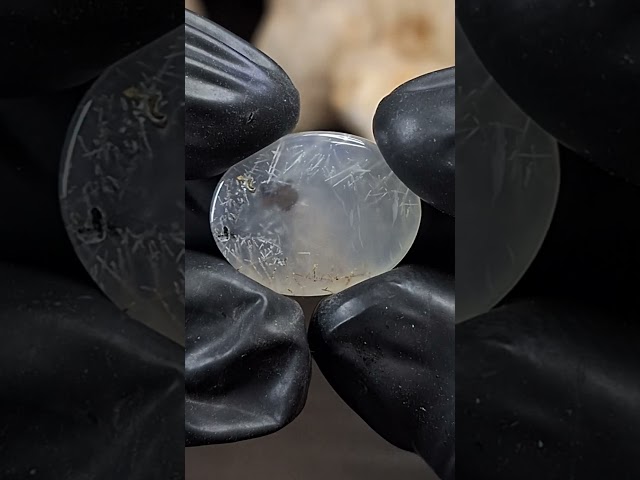 حجر عقيق مسماري طبيعي