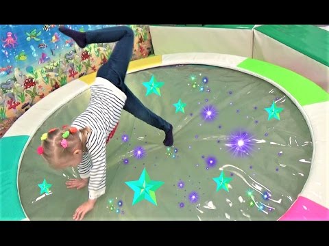 Алиса играет с девочками !! Классная ДЕТСКАЯ ПЛОЩАДКА