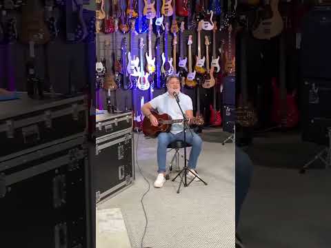 Carlinhos Félix, mito pasqual na disco nildo da Barra da Tijuca, cantando pra Deus. #musicocristao