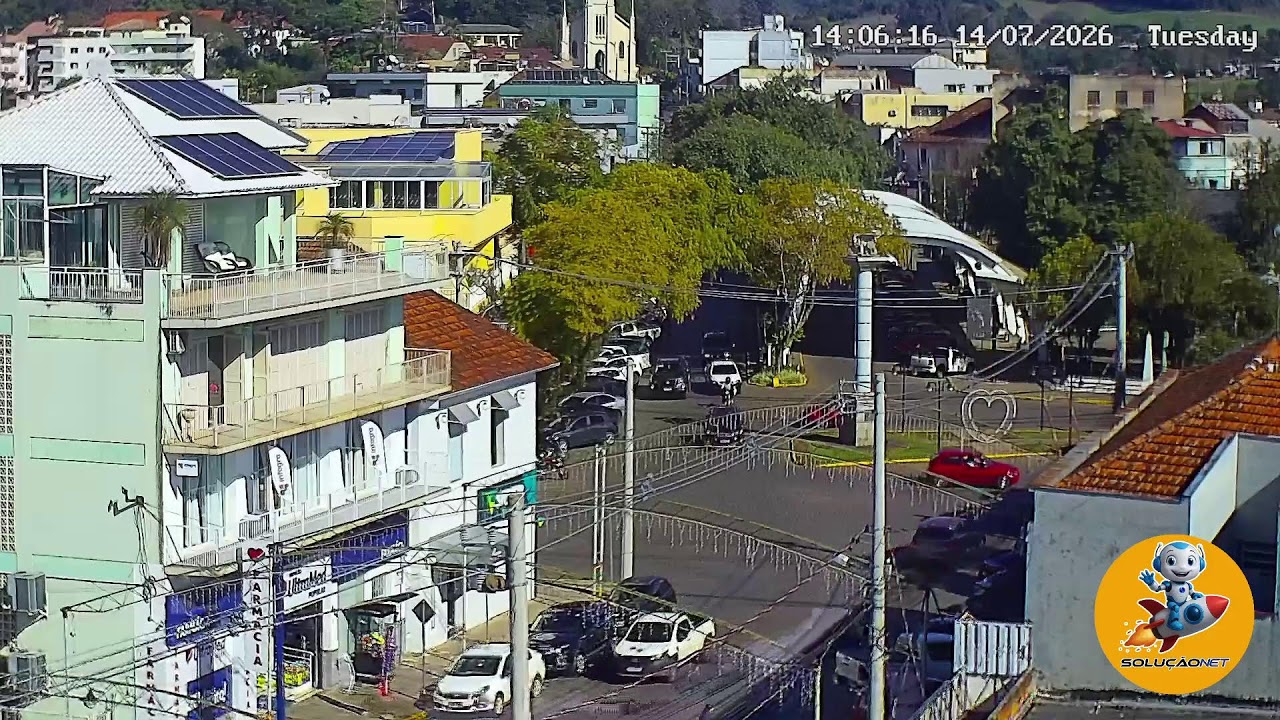 Live webcam view of Sobradinho Town Square