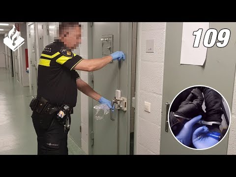Aanhouding door politie tijdens de nachtdienst. Politievlogger Jan-Willem