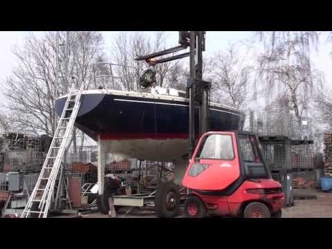 Refit Dufour 35 -  Engine Removal