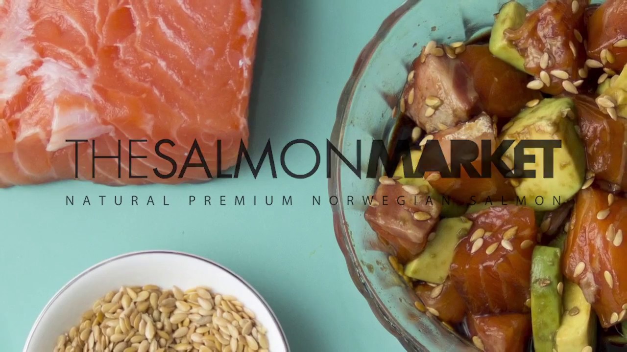 Bowl de salmón crudo con aguacate, soja y sésamo. Bowl of raw salmon with avocado, soy and sesame.