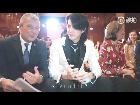 吴亦凡 KRIS WU Speaking in English With Bvlgari CEO at Serpenti Form Exhibition