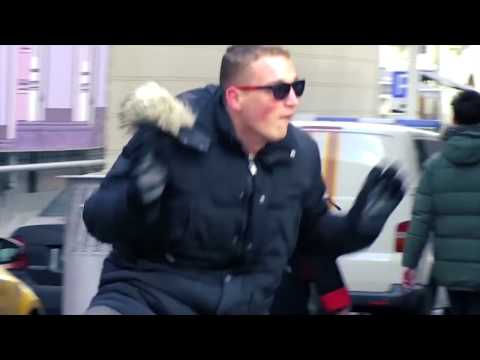Edward Bil получает в Сосальню