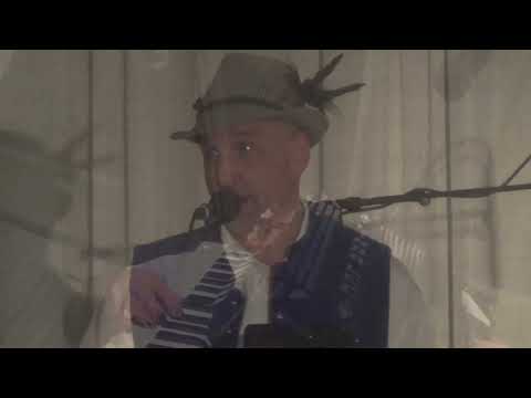 Linda Lee & The Golden-Aires "Blue Skirt Waltz"