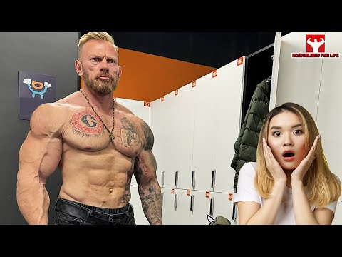 DENNIS WOLF LOOKING LIKE A MUSCLED GREEK STATUE AT 46