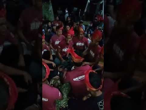 SANG KERIAN KENALI Bersama Dengan lagu jogho bkpo gak weh.......Megat hakim feat Eppy ludeng kasih -