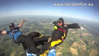 preview picture of video 'Spass Fallschirmsprung in Skydive Pink Klatovy'
